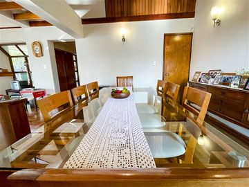Casa en venta de 5 dorm. en Las Condes