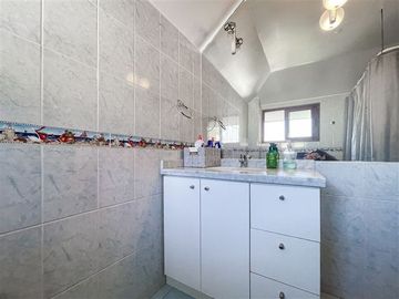 Casa en venta de 5 dorm. en Las Condes