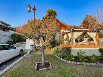Casa en venta de 5 dorm. en Las Condes
