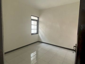 RUMAH BARU RENOVASI SIAP HUNI DI ANTAPANI BANDUNG KOTA DEKAT FASILITAS DAN PUSAT BISNIS DEKAT JALAN RAYA DAN PENDIDIKAN