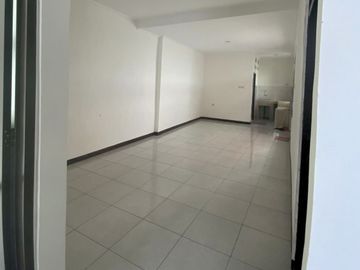 RUMAH BARU RENOVASI SIAP HUNI DI ANTAPANI BANDUNG KOTA DEKAT FASILITAS DAN PUSAT BISNIS DEKAT JALAN RAYA DAN PENDIDIKAN