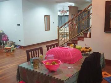 Dijual Rumah Mewah Ada Kolam Renang