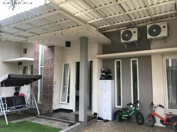 Rumah Taman Rivera regency - Rungkut, cantik siap huni BONUS 2AC