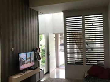 Rumah Taman Rivera regency - Rungkut, cantik siap huni BONUS 2AC