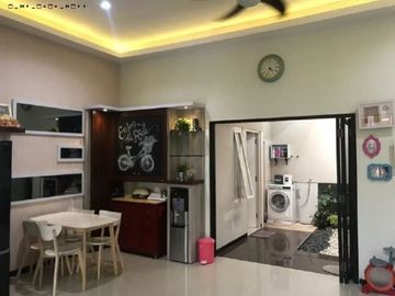 Rumah Taman Rivera regency - Rungkut, cantik siap huni BONUS 2AC