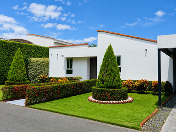 casa en venta en la morada. Cod V18033