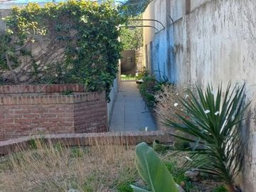 Casa muy cómoda y luminosa de 4 dormitorios con patio verde y quincho en PH