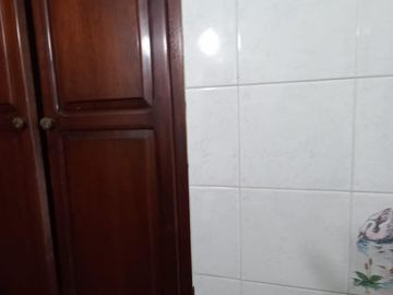 Casa muy cómoda y luminosa de 4 dormitorios con patio verde y quincho en PH