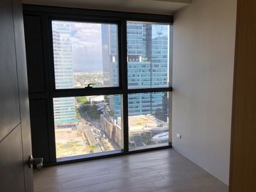 Prime Two Bedroom Condo Uptown Ritz w/ Best views and Parking