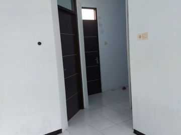 Rumah Mewah Pinggir Jalan Raya di Garuda dekat Poltekom