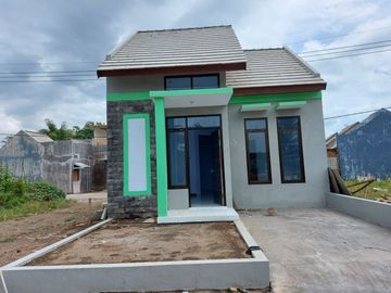 Rumah Mewah Pinggir Jalan Raya di Garuda dekat Poltekom