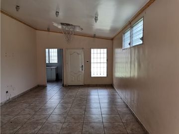SE VENDE CASA DE ESQUINA EN BRISAS DEL GOLF ARRAIJAN 475 MTS