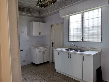 SE VENDE CASA DE ESQUINA EN BRISAS DEL GOLF ARRAIJAN 475 MTS