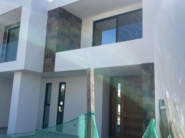 Casa en Venta, Parque Chihuahua, Lomas de Angelopolis, Zona Comercial Sonata 2