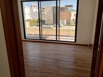Casa en Venta, Parque Chihuahua, Lomas de Angelopolis, Zona Comercial Sonata 2