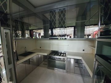 Rumah Mewah Graha Family