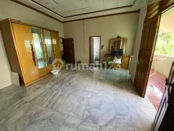 Rumah Indah Posisi Hook Lokasi Stretagis di Kebayoran Baru, Petogagan - Jakarta Selatan