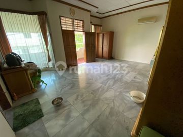 Rumah Indah Posisi Hook Lokasi Stretagis di Kebayoran Baru, Petogagan - Jakarta Selatan