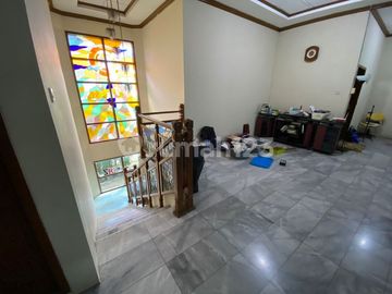 Rumah Indah Posisi Hook Lokasi Stretagis di Kebayoran Baru, Petogagan - Jakarta Selatan