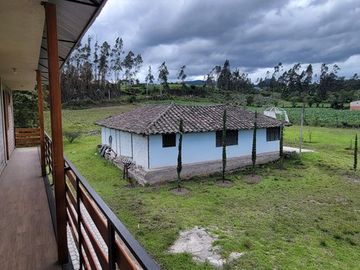 Se Vende Casa en la Montaña en Cotacachi