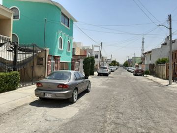 CASA EN PRIVADA ZONA SUR CERCA DE LA PROCURADURIA DE JUSTICIA