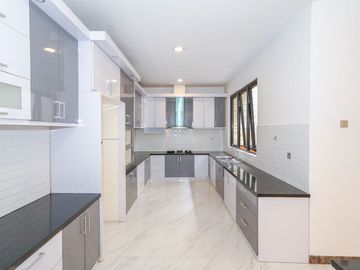 Rumah Luas 2 Lt 15 Menit ke Pintu Tol BSD Timur 1 Dibantu KPR J-15289