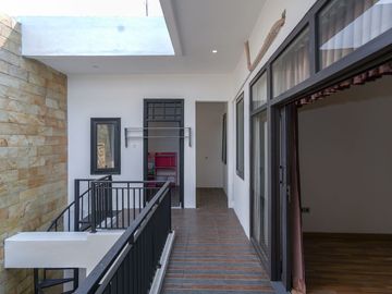 Rumah Luas 2 Lt 15 Menit ke Pintu Tol BSD Timur 1 Dibantu KPR J-15289