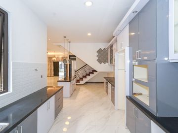 Rumah Luas 2 Lt 15 Menit ke Pintu Tol BSD Timur 1 Dibantu KPR J-15289