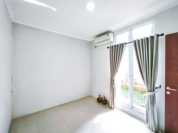 Rumah 2 Lantai Terawat 13 Menit ke Terminal Depok Dibantu KPR J-7338