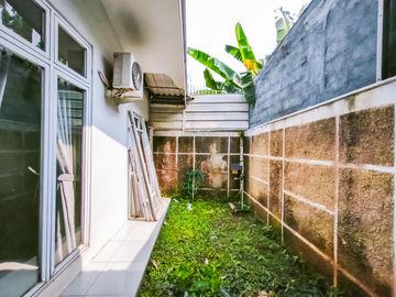 Rumah 2 Lantai Terawat 13 Menit ke Terminal Depok Dibantu KPR J-7338