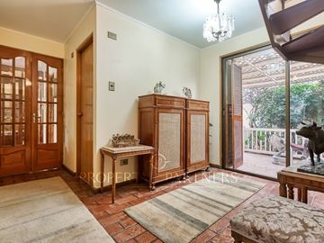 Venta Casa Aislada en Simon Bolivar, La Reina.