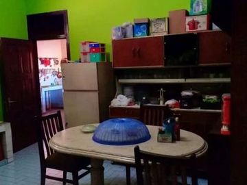Rumah dijual di jalan Raya pakis Malang lahan luas bisa buat usaha .