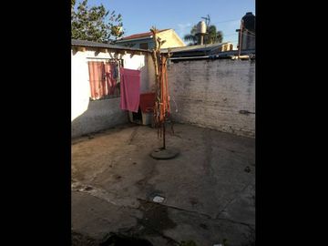 Casa en venta en Isidro Casanova