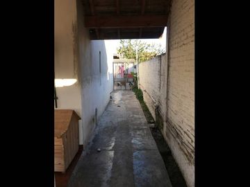 Casa en venta en Isidro Casanova