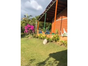 Se Vende Hermosa Finca por Arabia con Piscina y 3 casas