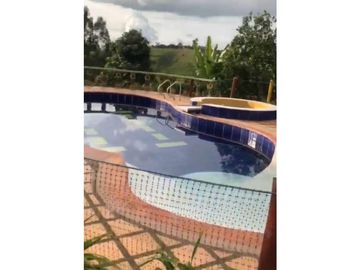 Se Vende Hermosa Finca por Arabia con Piscina y 3 casas