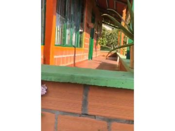 Se Vende Hermosa Finca por Arabia con Piscina y 3 casas