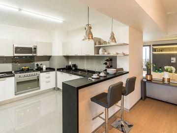 Condominio de lujo,  techos altos con family room, en venta Bosque Real, pet-fri