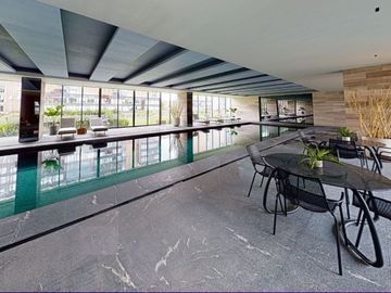 Condominio de lujo,  techos altos con family room, en venta Bosque Real, pet-fri