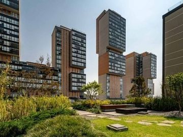 Condominio de lujo,  techos altos con family room, en venta Bosque Real, pet-fri