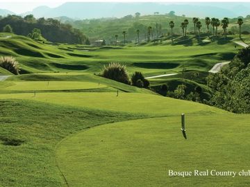 Condominio de lujo,  techos altos con family room, en venta Bosque Real, pet-fri