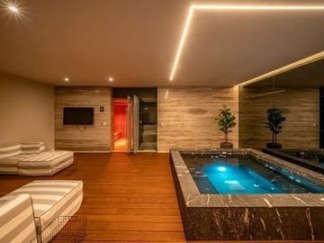 Condominio de lujo,  techos altos con family room, en venta Bosque Real, pet-fri