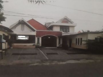 Rumah Usaha jalan Lombok Hadap utara Listrik 2200watt