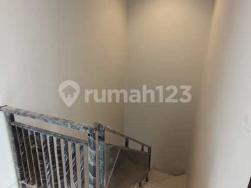 Disewakan Rumah 2Lt Pik2 Cluster Kuningan Village Uk 6X15 Unfurnish Brand New