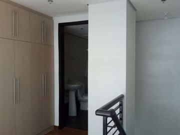 2Bed Room in Ortigas Pasig near Robinsons galleria, Metro walk, Sapphire bloc, mega mall, Medical city, Meralco ave.