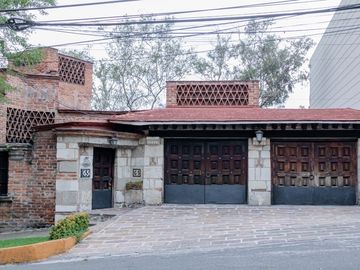 Residencia Estilo Mexicano a la Venta en Lomas Hipódromo.