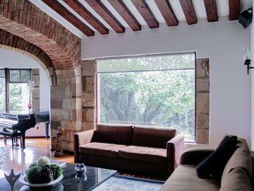 Residencia Estilo Mexicano a la Venta en Lomas Hipódromo.