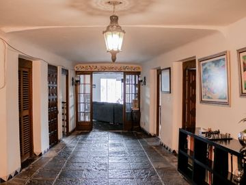 Residencia Estilo Mexicano a la Venta en Lomas Hipódromo.