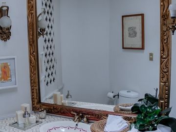 Residencia Estilo Mexicano a la Venta en Lomas Hipódromo.