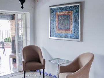 Residencia Estilo Mexicano a la Venta en Lomas Hipódromo.
